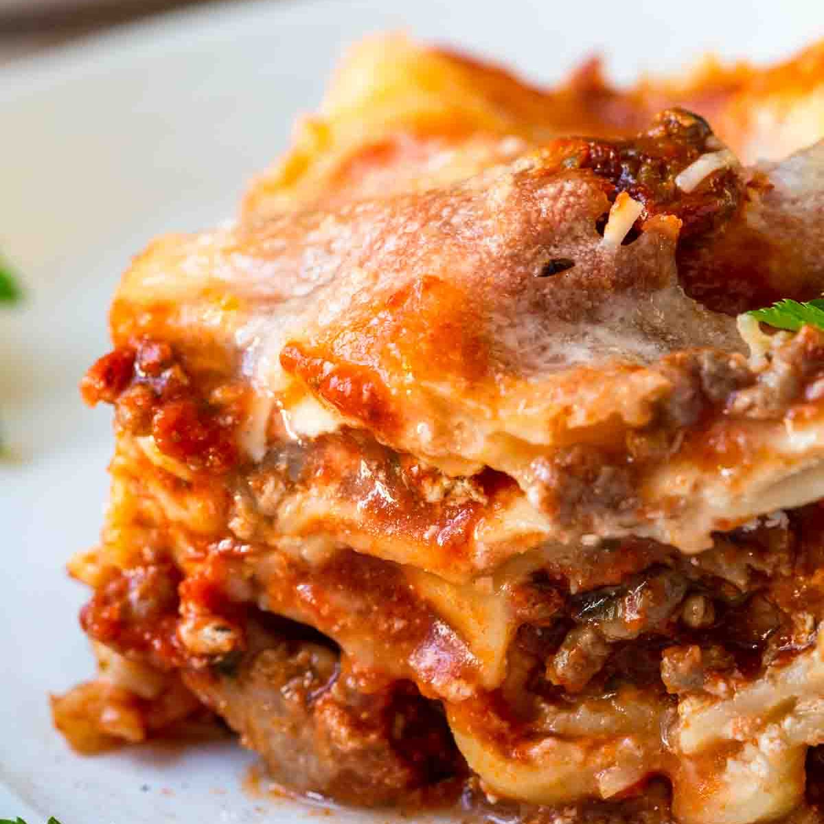 Lasaña casera de carne con verduritas: tradición italiana con el toque saludable del Fènix